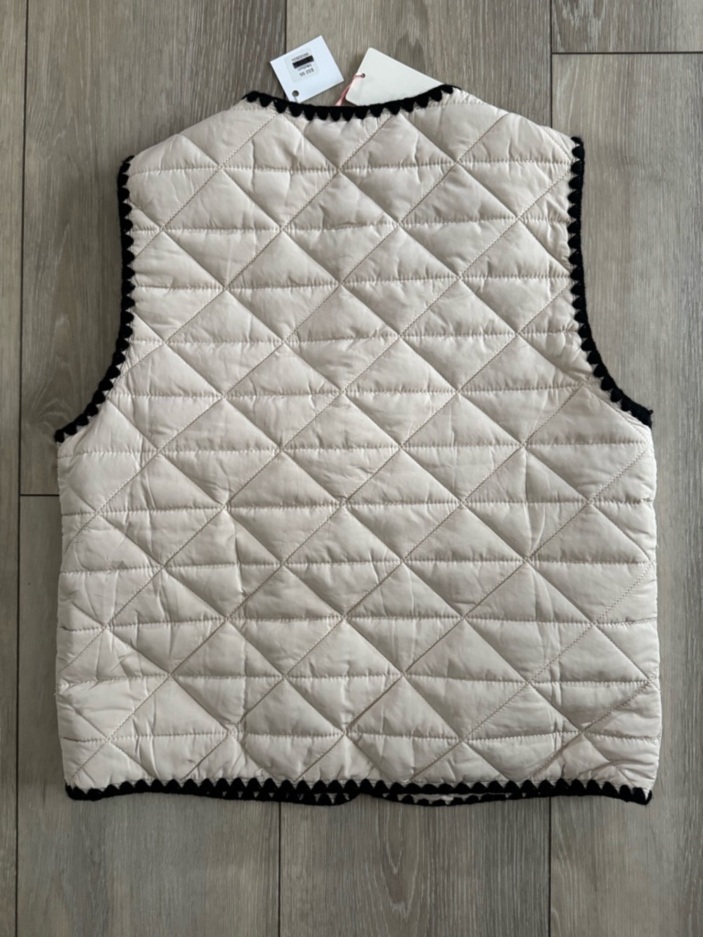 entro Ivory Quilted Vest with Black Trim - Picture 2 of 3